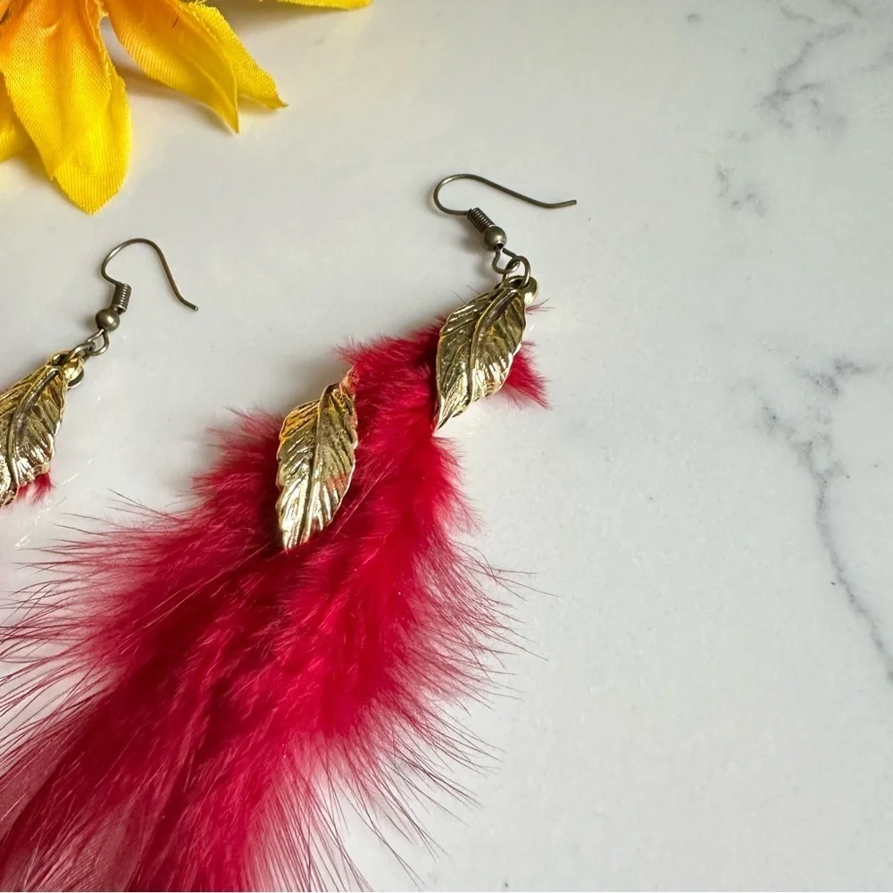 2/$30🌵 Dark Red Feather Earrings Antiqued Gold Twist Dangle Bohemian Hippie NEW
